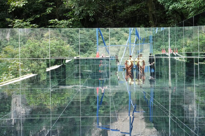 File:Sanxia Zhuhai Glass FootbridgeGlassDeck2.JPG