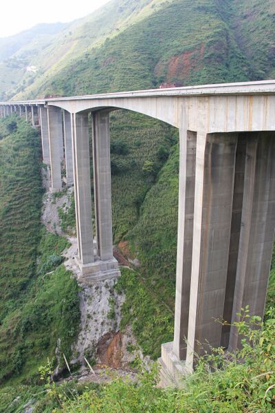 File:Hetou-1BridgeTallPiers.jpg