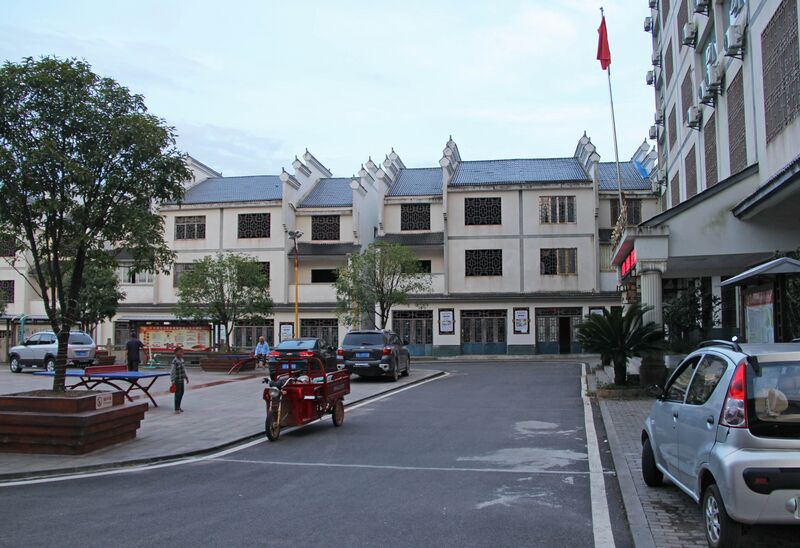 File:541YouyangMountainHotelFront copy.JPG