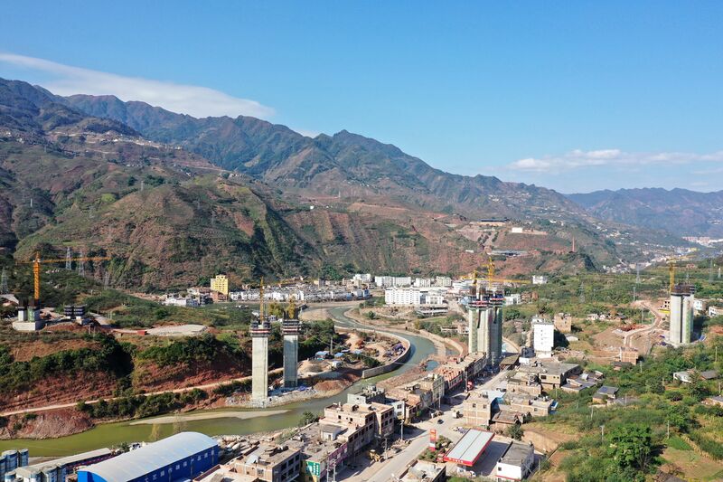File:Luozehe Bridge洛泽河特大桥.jpg