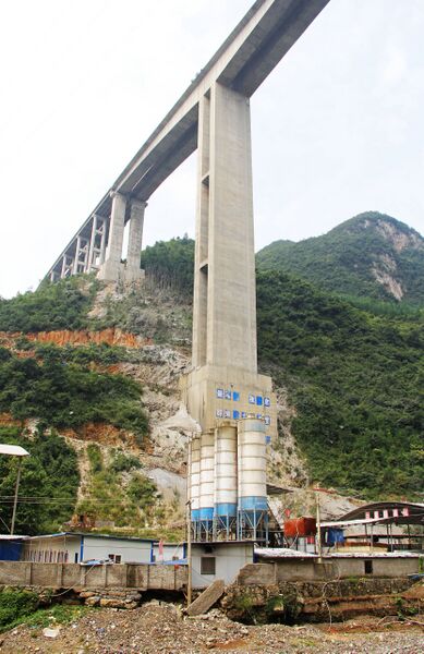 File:NayonghePierWhiteSky.jpg