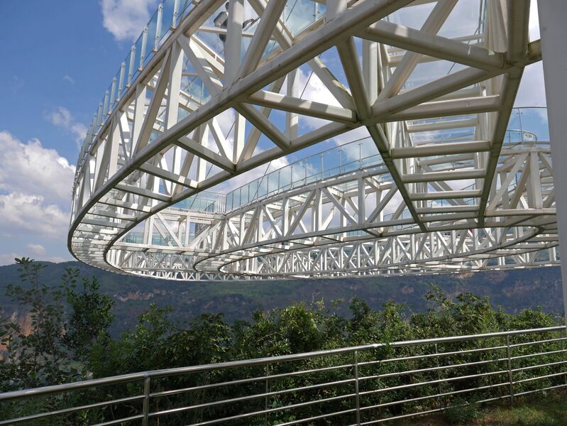 File:NizhuheMorningUnderTruss.JPG