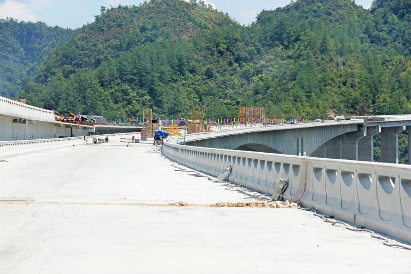 File:ShiheBridge1Construction.jpg