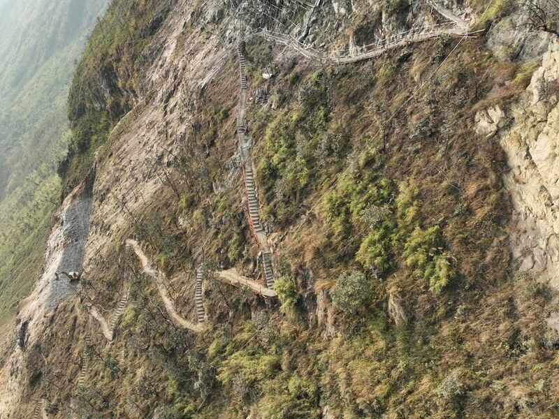 File:GuniuheSwitchbacks.jpg