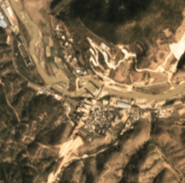 File:LuozhaheRailwaySatelliteFeb2019.jpg