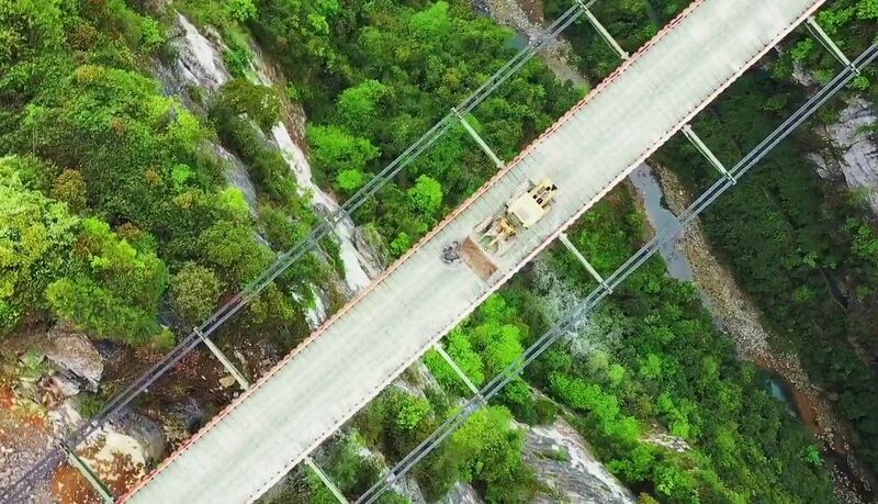 File:Shuangbao FootbridgeCliff.jpg