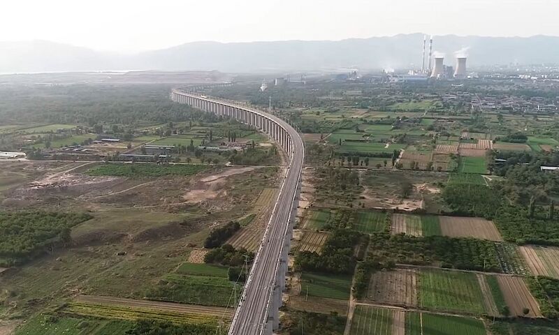File:Fenhe Railway Bridge MenghuaDrone7.jpg