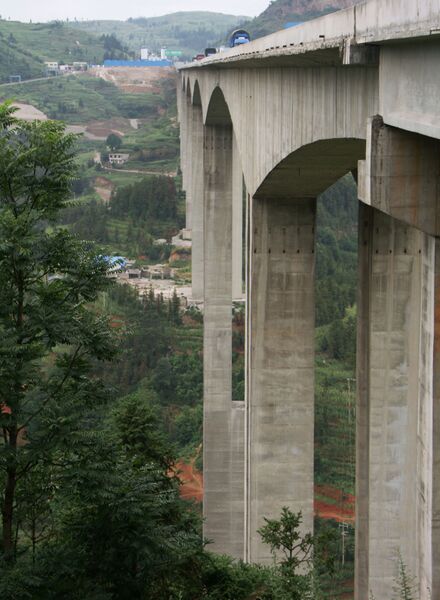 File:HutiaoheLonglens2.jpg