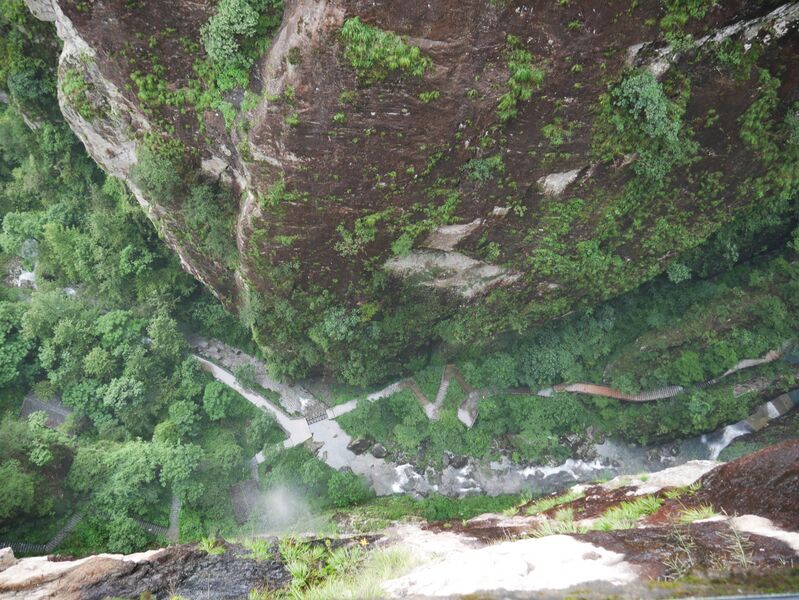 File:YaxiakuGlassFootbridgeStairsDown.JPG