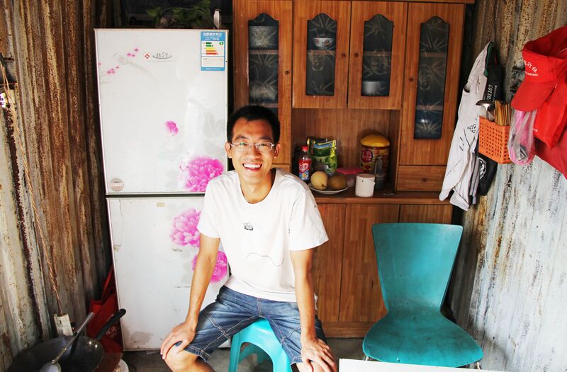 File:90BijieCarWashRoom&Bruce.jpg