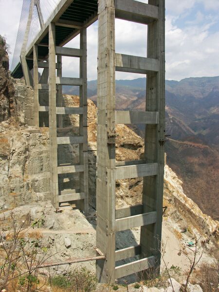File:BaluarteBridge150.jpg