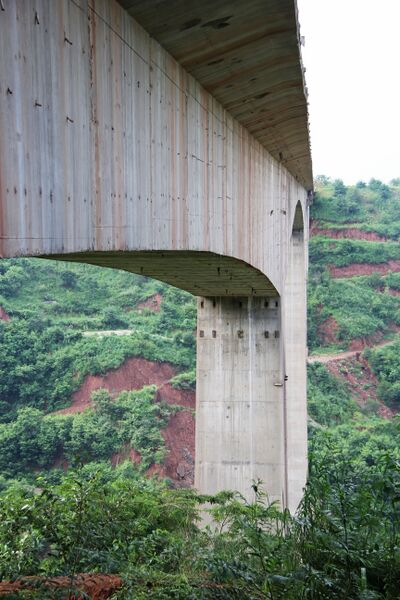 File:DahongshuigouBigBeamUnderside.jpg
