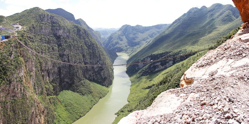 File:DimuheFootbridgeSideWide.jpg