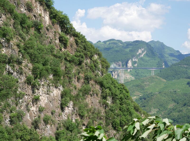 File:FalanggouFarCliffs.JPG