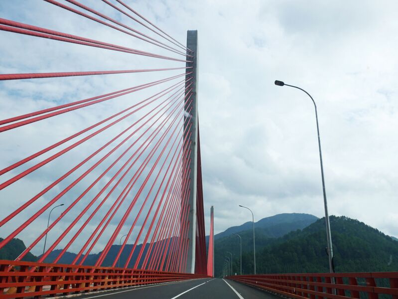 File:QingshuijiangJianrongCables.JPG