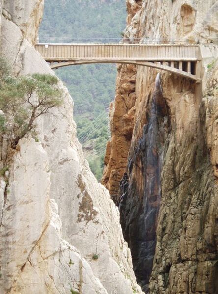 File:CaminoFootbridge.jpg