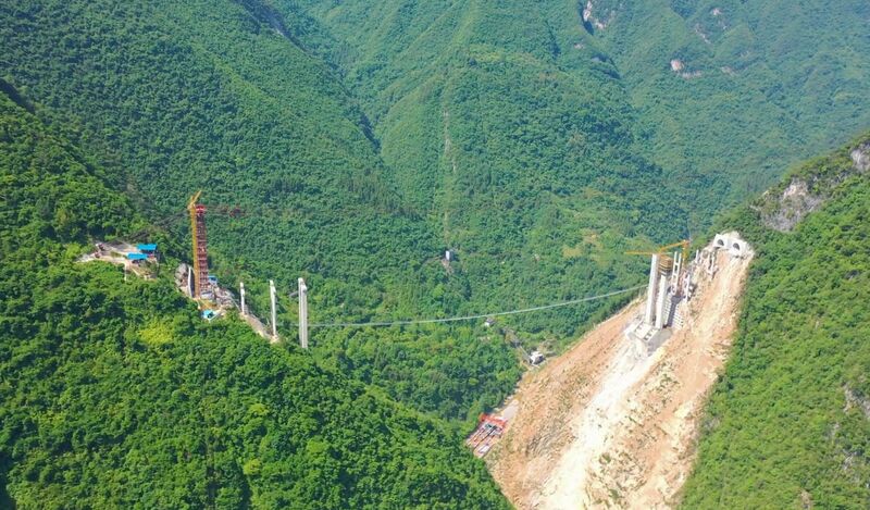 File:DongxiheFootbridgeGreenValley.jpg