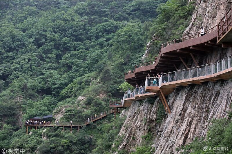 File:Jiuxianshan glass cliffwalks.jpg