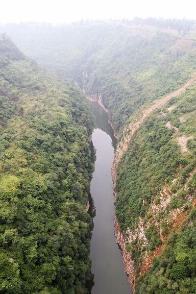 File:LuojiaoheBeamValleyWide.jpg