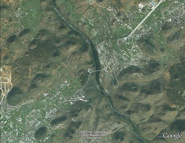 File:MalingArchAerial.jpg