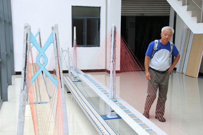 File:5TongjiCableStayedModelCables.jpg