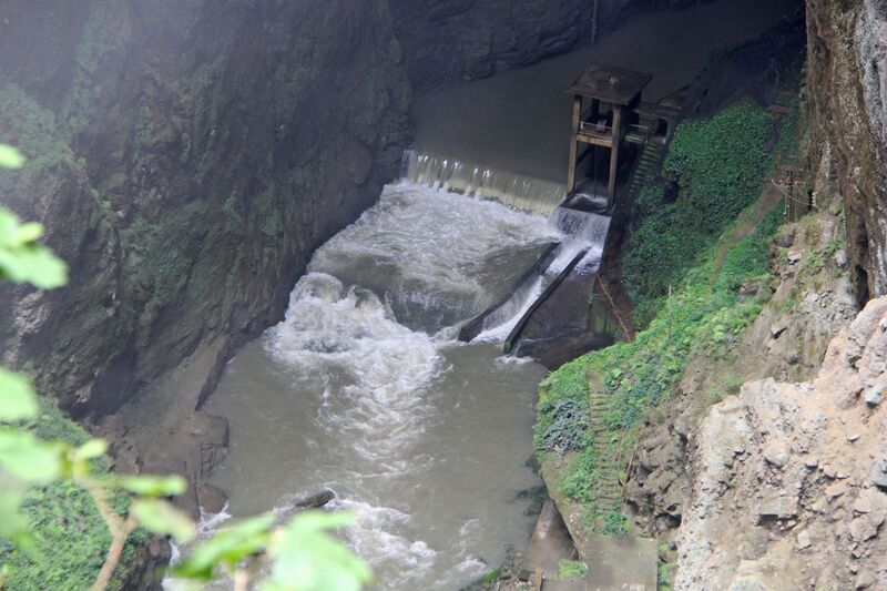 File:637Tiankeng38 copy.JPG