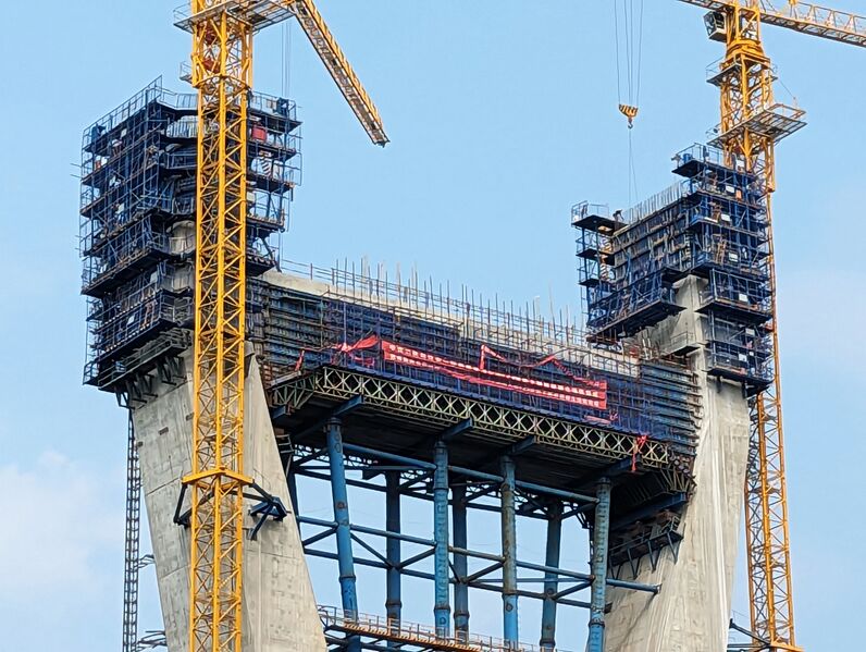 File:ChaibuxiEastTowerHalfway.jpg