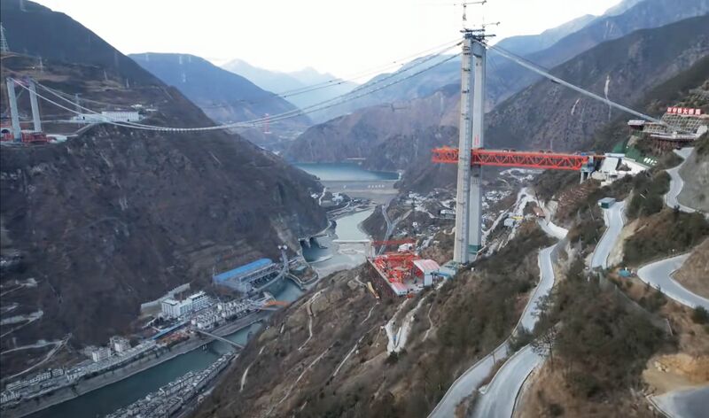 File:Daduhe railway bridge ChuanzangWireSlope.jpg