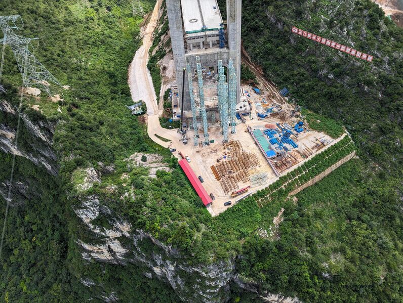 File:HuajiangScaffoldingDismantle.jpg