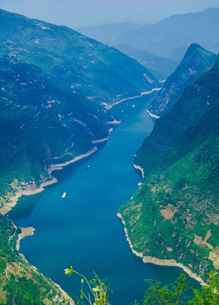 File:Lingzhi XiantaiFootbridgeView.jpg