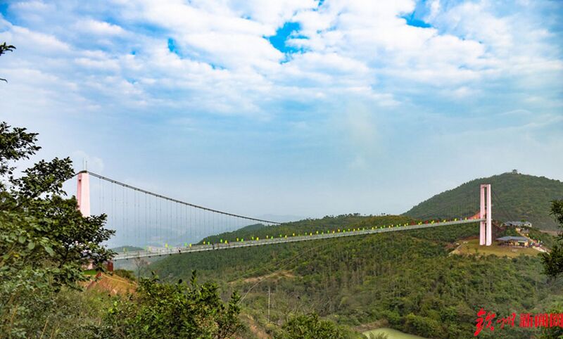 File:Nawushan Glass Clouds.jpg