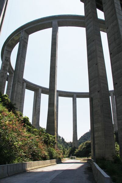 File:ShijiazhaiSkyPiers.JPG