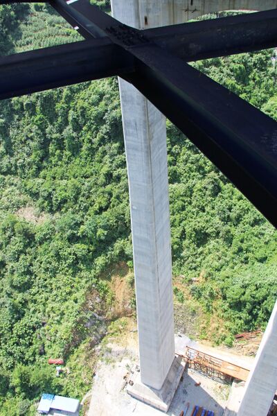 File:94Zhongjianhe2014TowerLeg.jpg