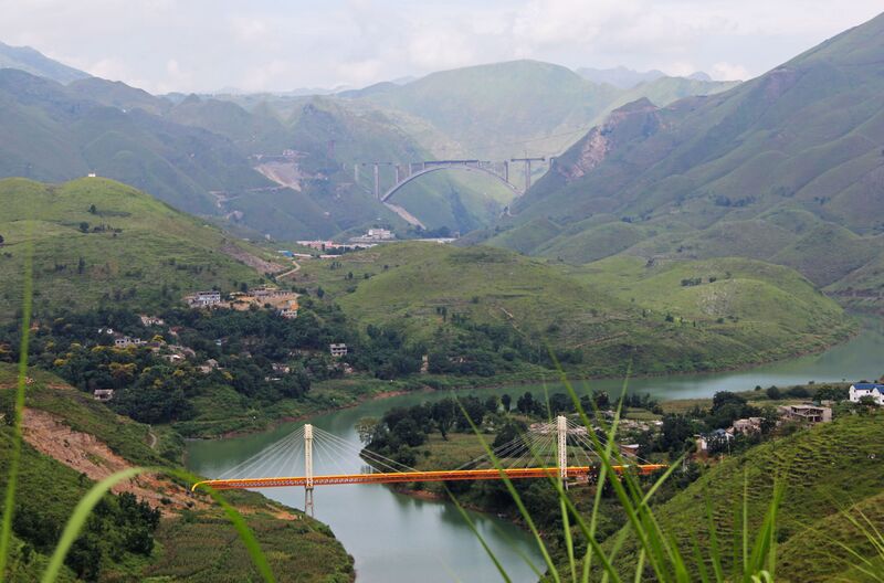 File:BeipanjiangQinglongRailway&Pipe.jpg