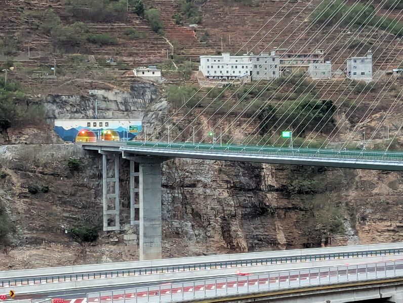 File:Jinshajiang Bridge JinyangCompletedEnd.jpg