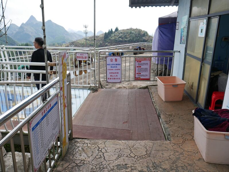 File:Liupanshui MeihuashanEnd.JPG