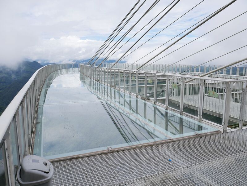File:Shiniushan GlassReflection.JPG