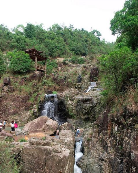 File:Xiangyun GlassWaterfalls.jpg