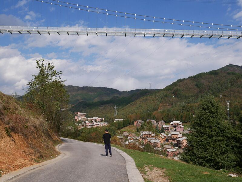 File:YeyuhaiGlassCommunity.JPG