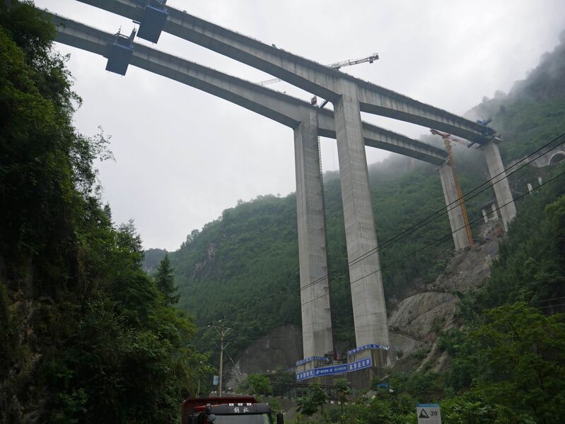 File:Fenghuang Bridge WuyunkaiTrees.JPG