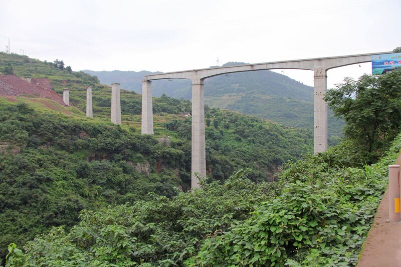 File:GulinRailwayCloudyView.jpg