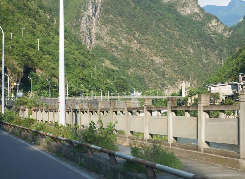 File:HouxiheAreaFootbridge2.JPG