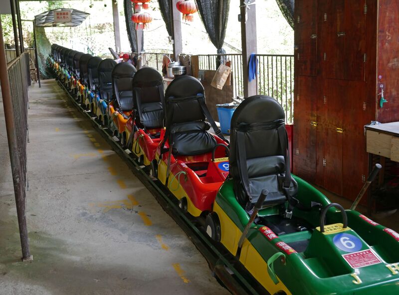 File:ShijiufengJingquiScenicAreaMountainCoasterLineup.JPG