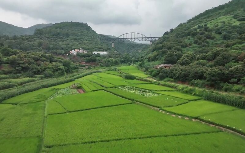 File:YingshuiheRailwayFields.jpg