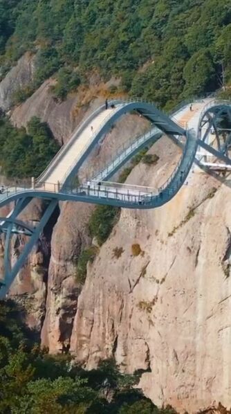 File:UnknownChinaGlassFootbridge4.jpg