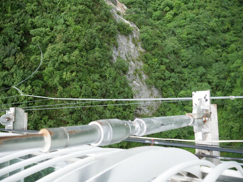 File:Yundingfeidu Glass Footbridge48.JPG