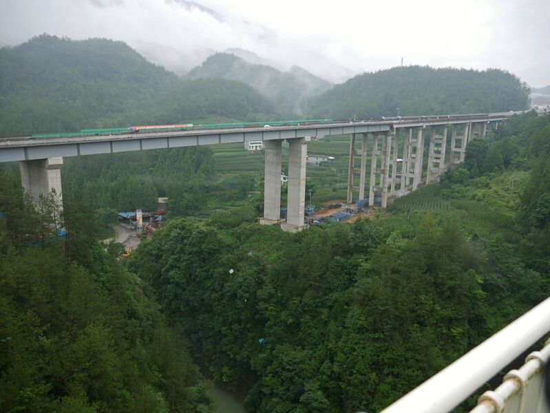 File:Fenshuihe WuyuankaiClouds.JPG