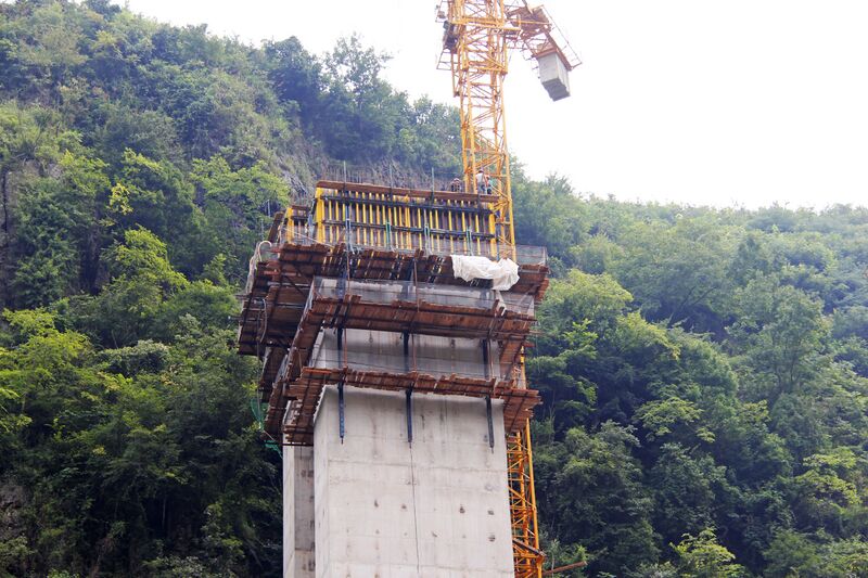 File:KalaheNewBeamCrane.jpg