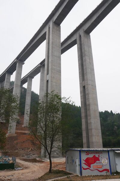 File:Louminghe150mtrSpanBeamPiers.JPG