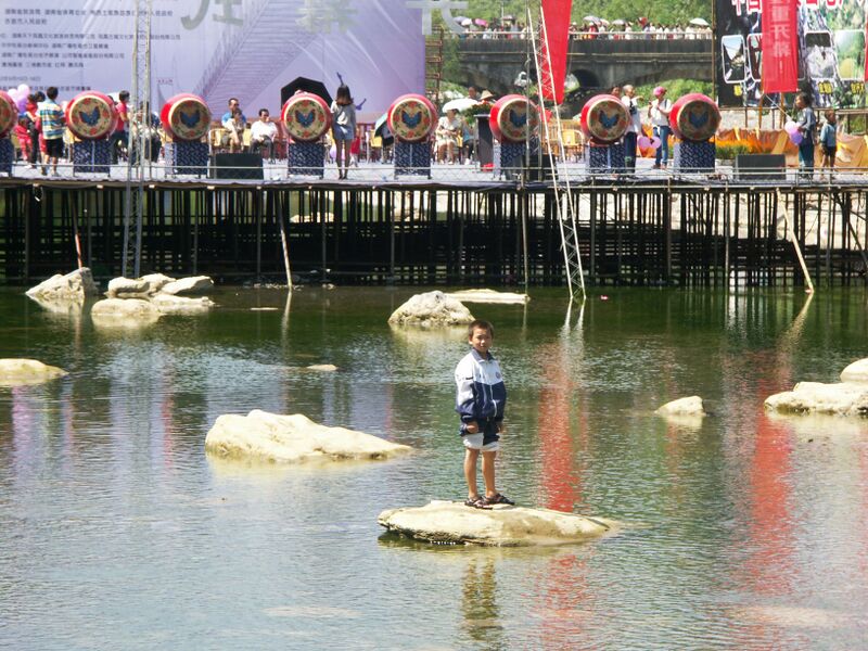 File:46Stage&RiverKidByEric.jpg